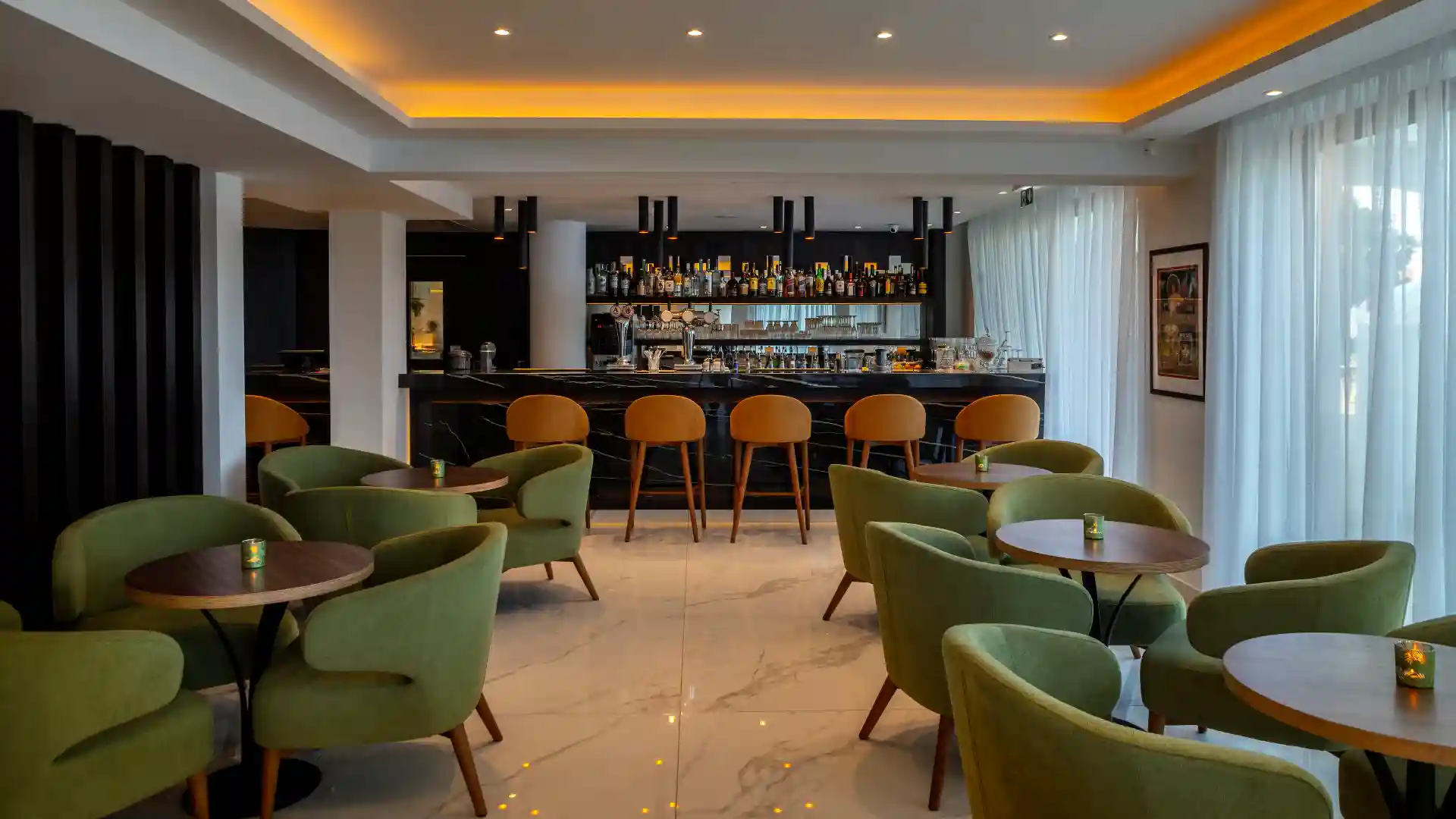 Elegant Ariadne Lounge Bar