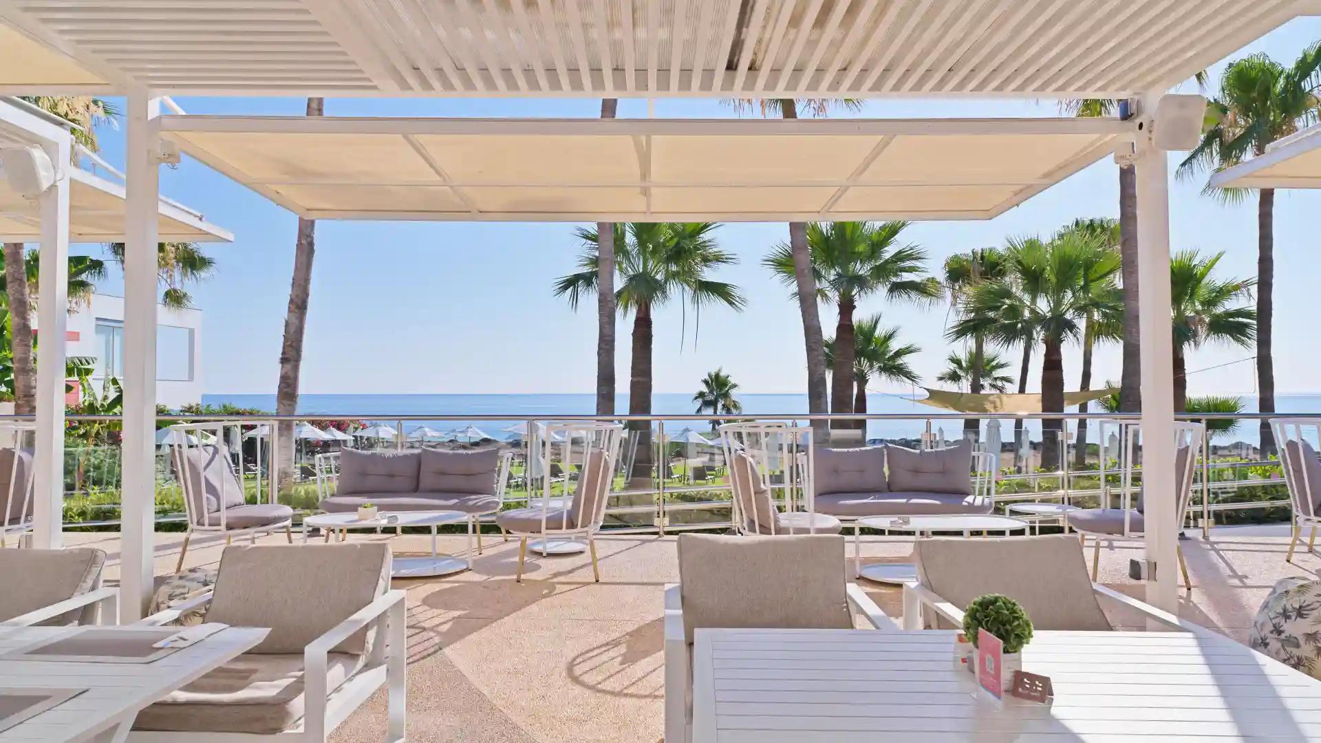 Thetis Pool Bar