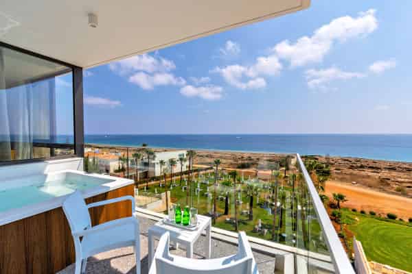 Junior Suite with magnificent sea view and outdoor hot tub