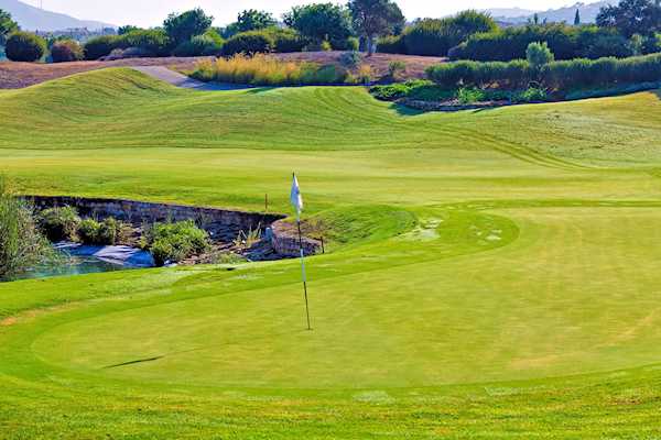 Paphos Golf: beautiful greens with spectacular views