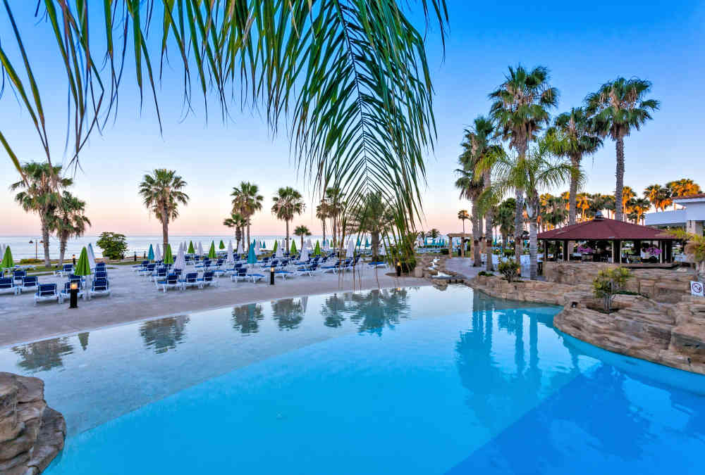 Leonardo Hotels & Resorts Mediterranean - poolPleasure_01.jpg
