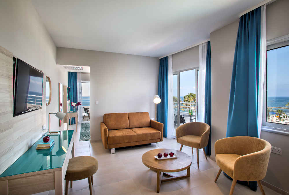 Leonardo Hotels & Resorts Mediterranean - executiveSeaViewSuite_04.jpg