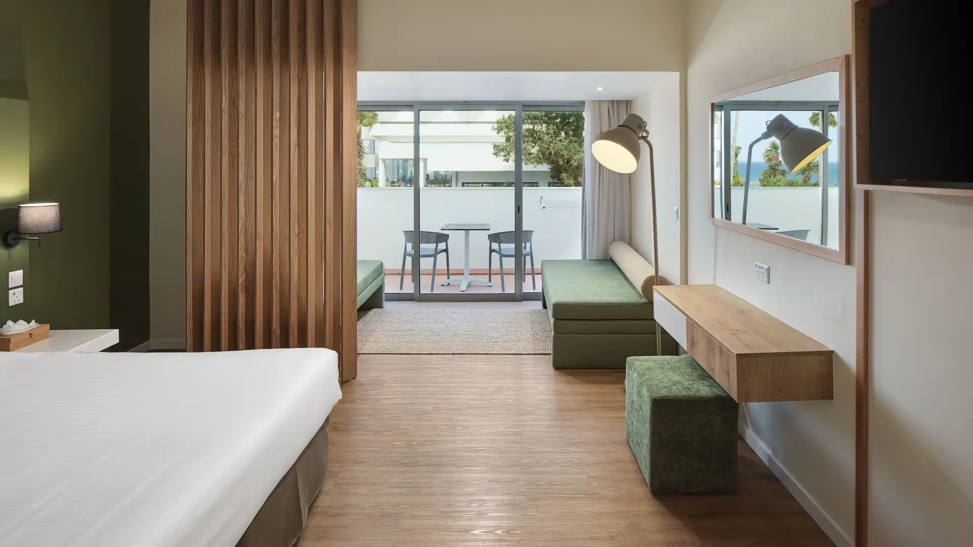 Leonardo Hotels & Resorts Mediterranean - familyRoomSideSeaView_05
