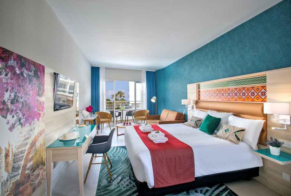 Leonardo Hotels & Resorts Mediterranean - juniorSuiteSideSeaView_01