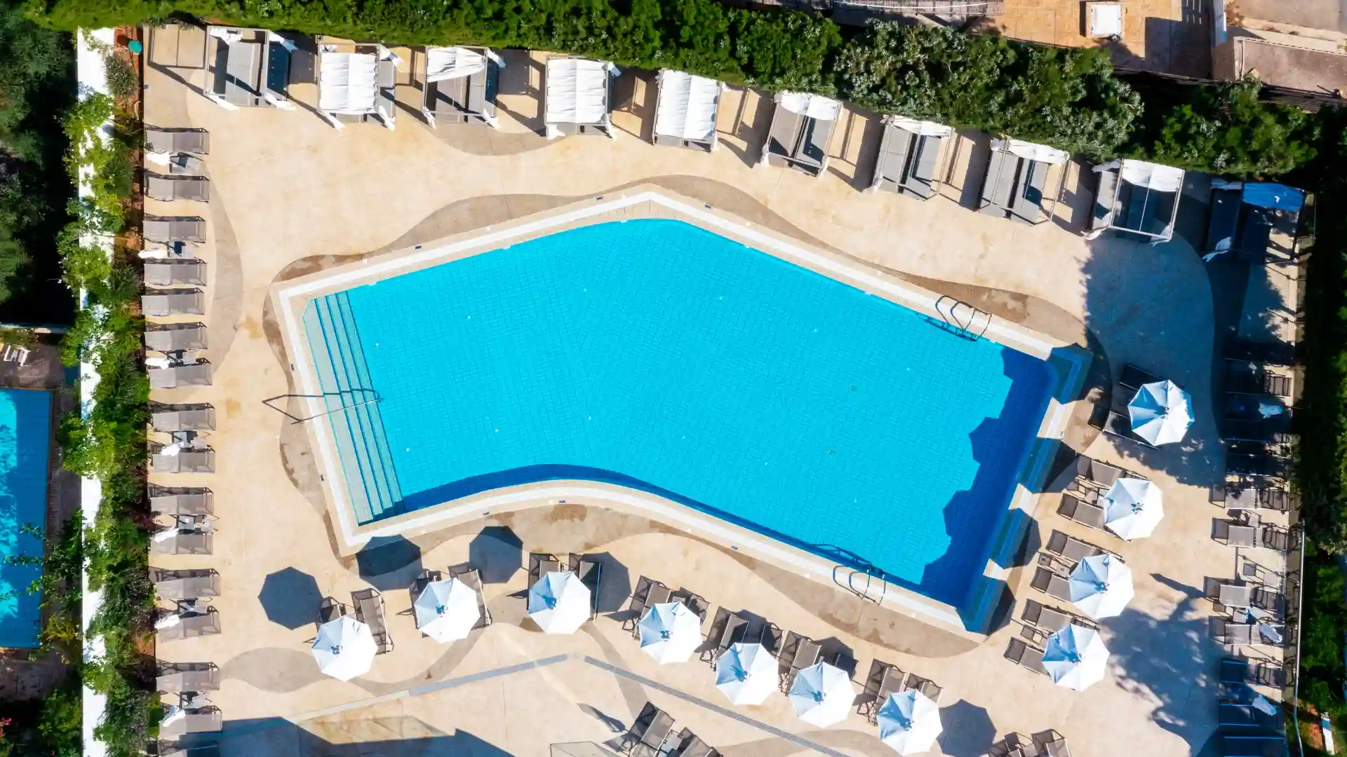 Leonardo Crystal Cove Hotel & Spa by the sea - photo_002.webp