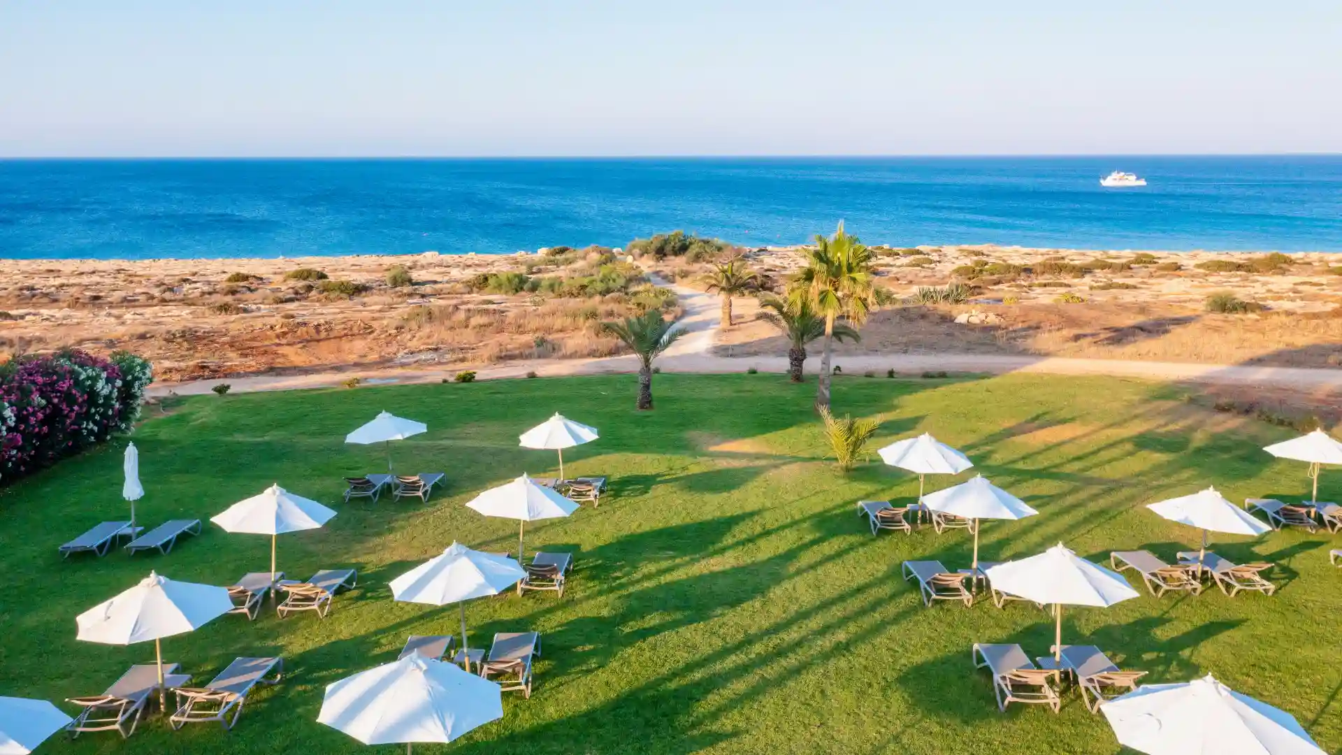 Leonardo Crystal Cove Hotel & Spa by the sea - photo_003.webp