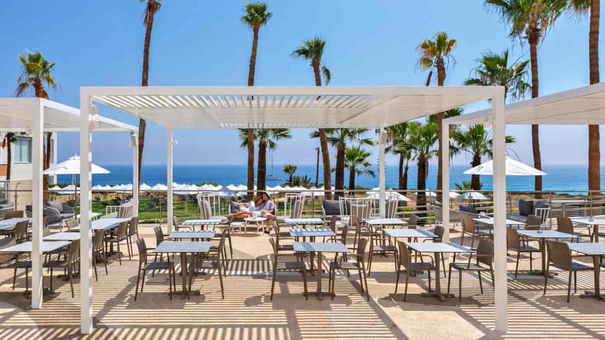 Leonardo Hotels & Resorts Mediterranean - thetisPoolBar_01