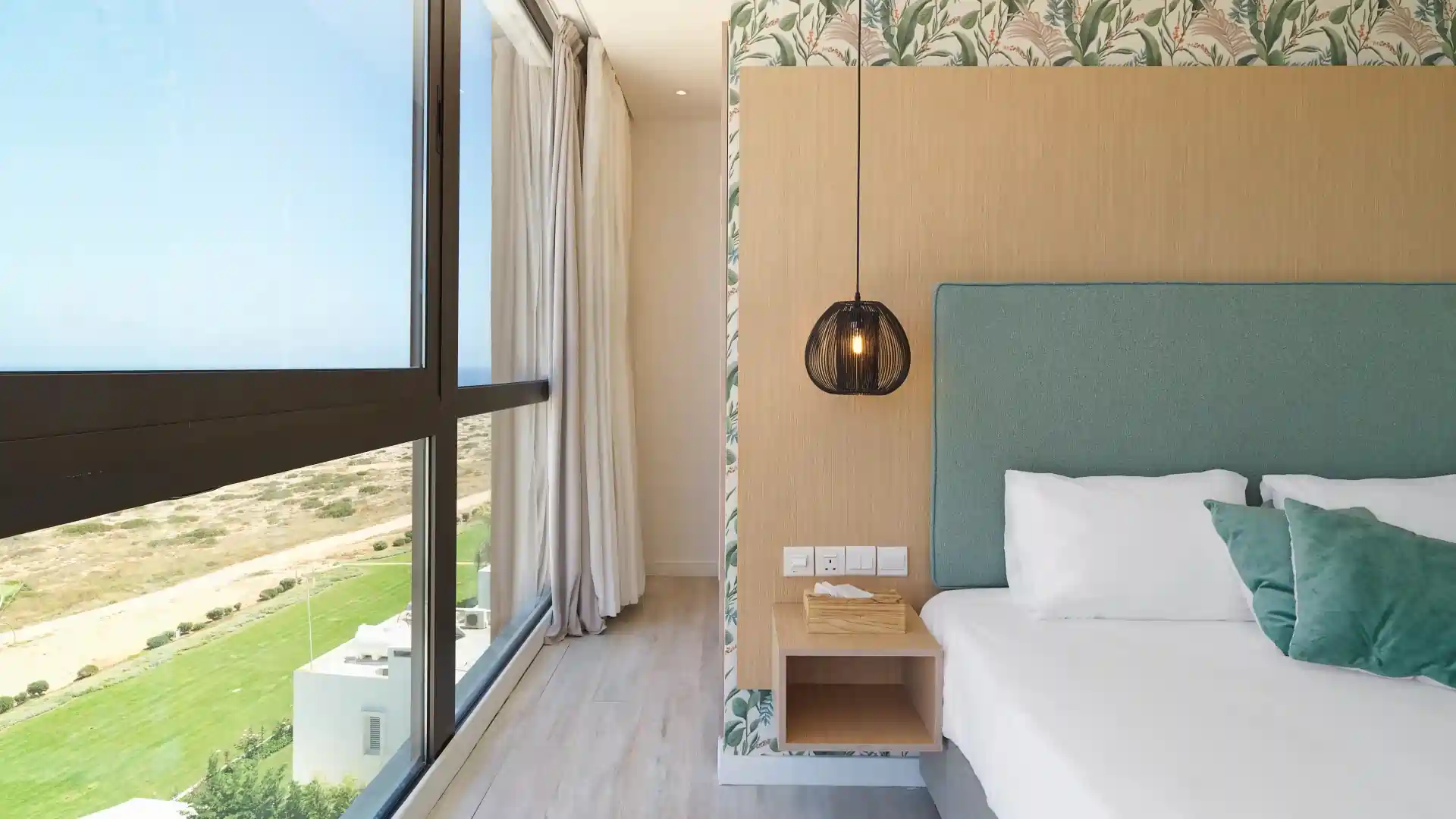 Leonardo Hotels & Resorts Mediterranean - executiveSuiteFrontSeaViewWithOutdoorHotTub_20