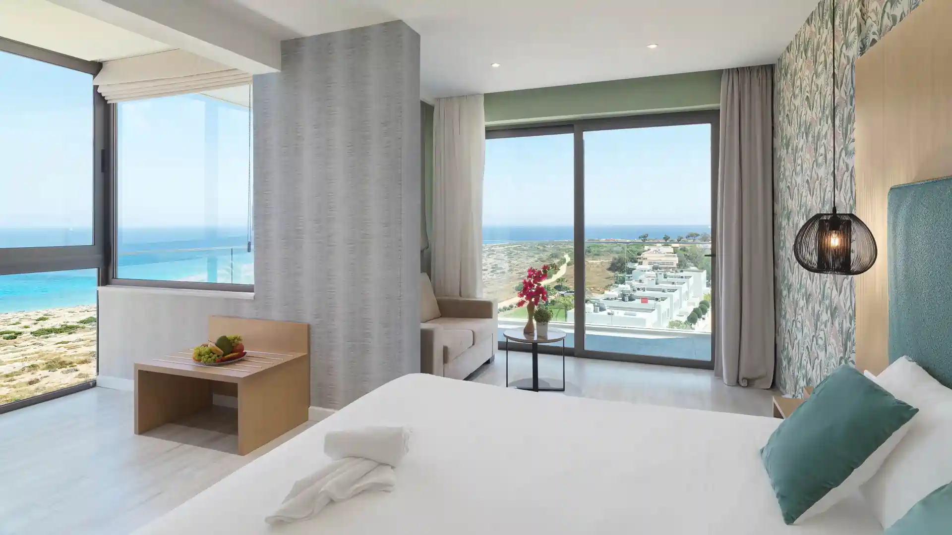 Leonardo Hotels & Resorts Mediterranean - juniorSuiteWithOutdoorHotTub_24