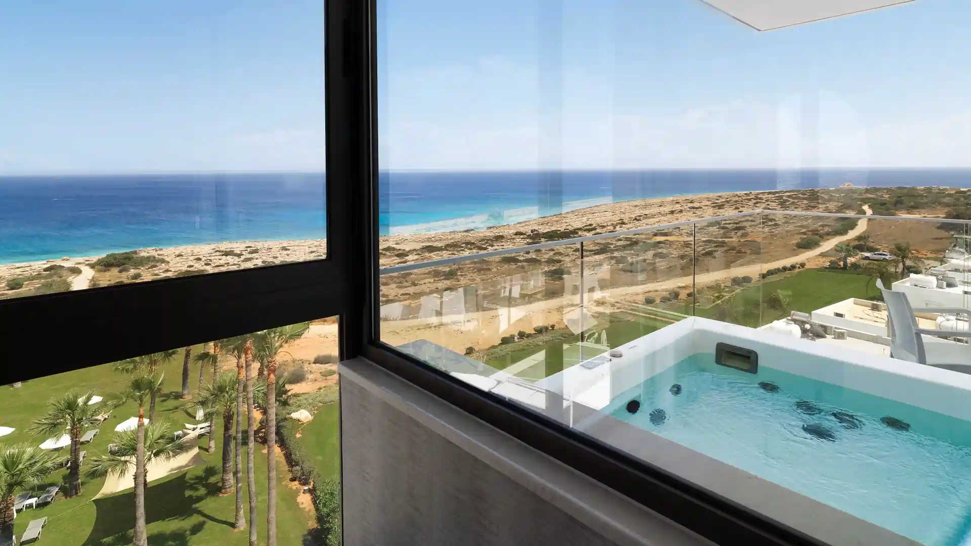 Leonardo Hotels & Resorts Mediterranean - juniorSuiteWithOutdoorHotTub_28