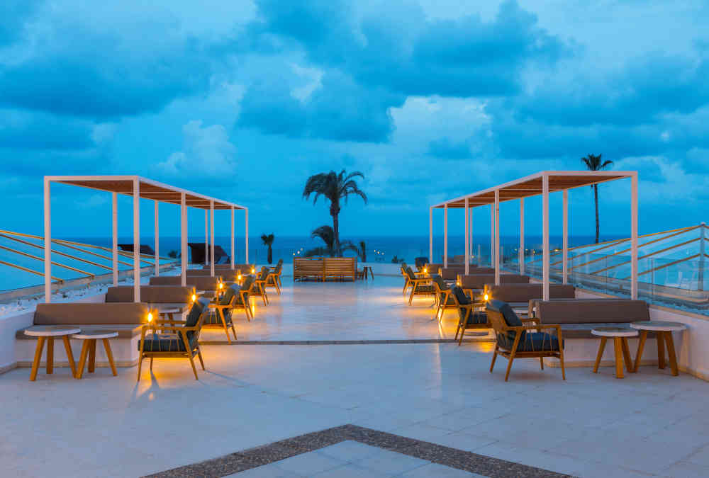 Leonardo Hotels & Resorts Mediterranean - oceanLoungeBar_01.jpg