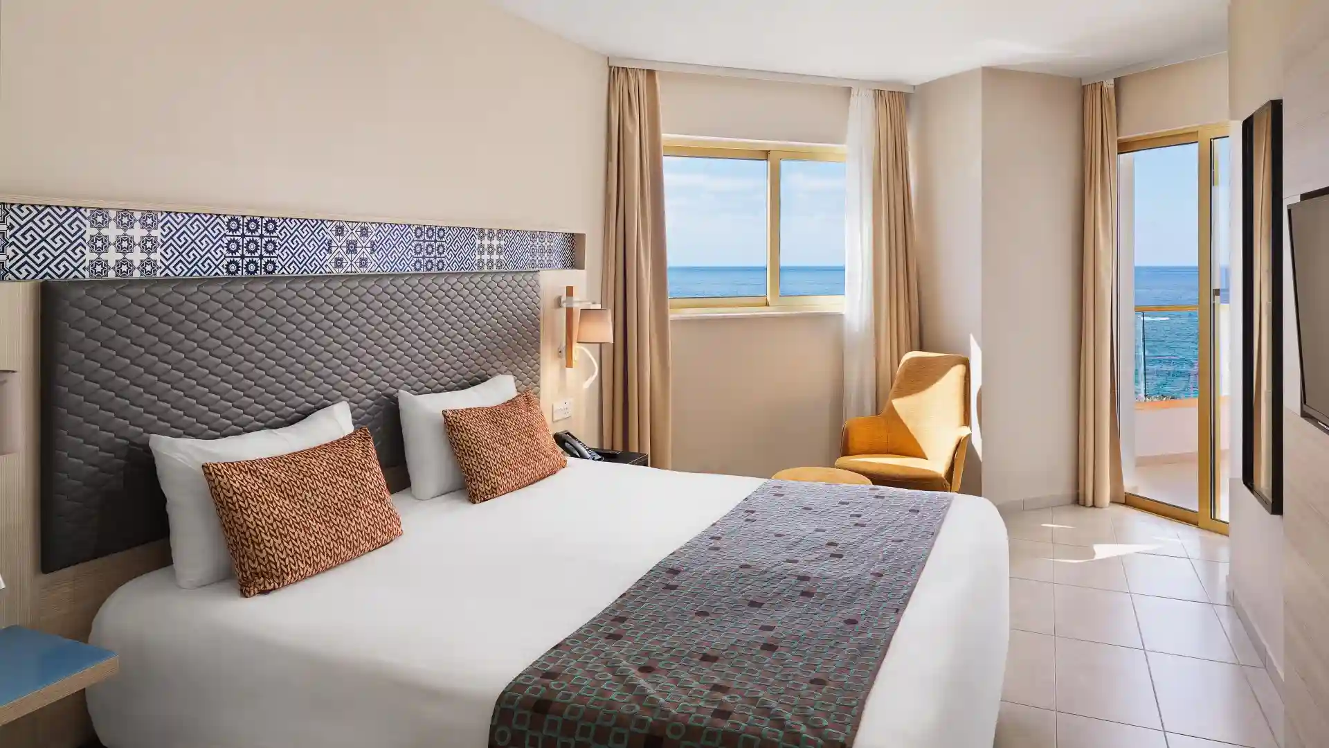 Leonardo Hotels & Resorts Mediterranean - executiveSuiteSeaView_05