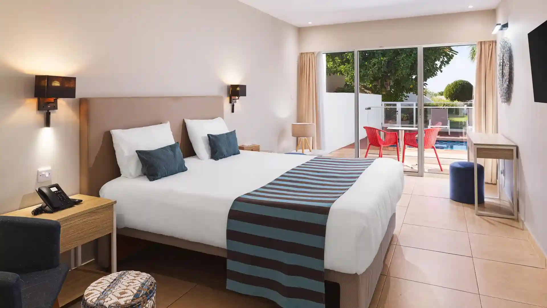 Leonardo Hotels & Resorts Mediterranean - executiveSwimUpSuite_08