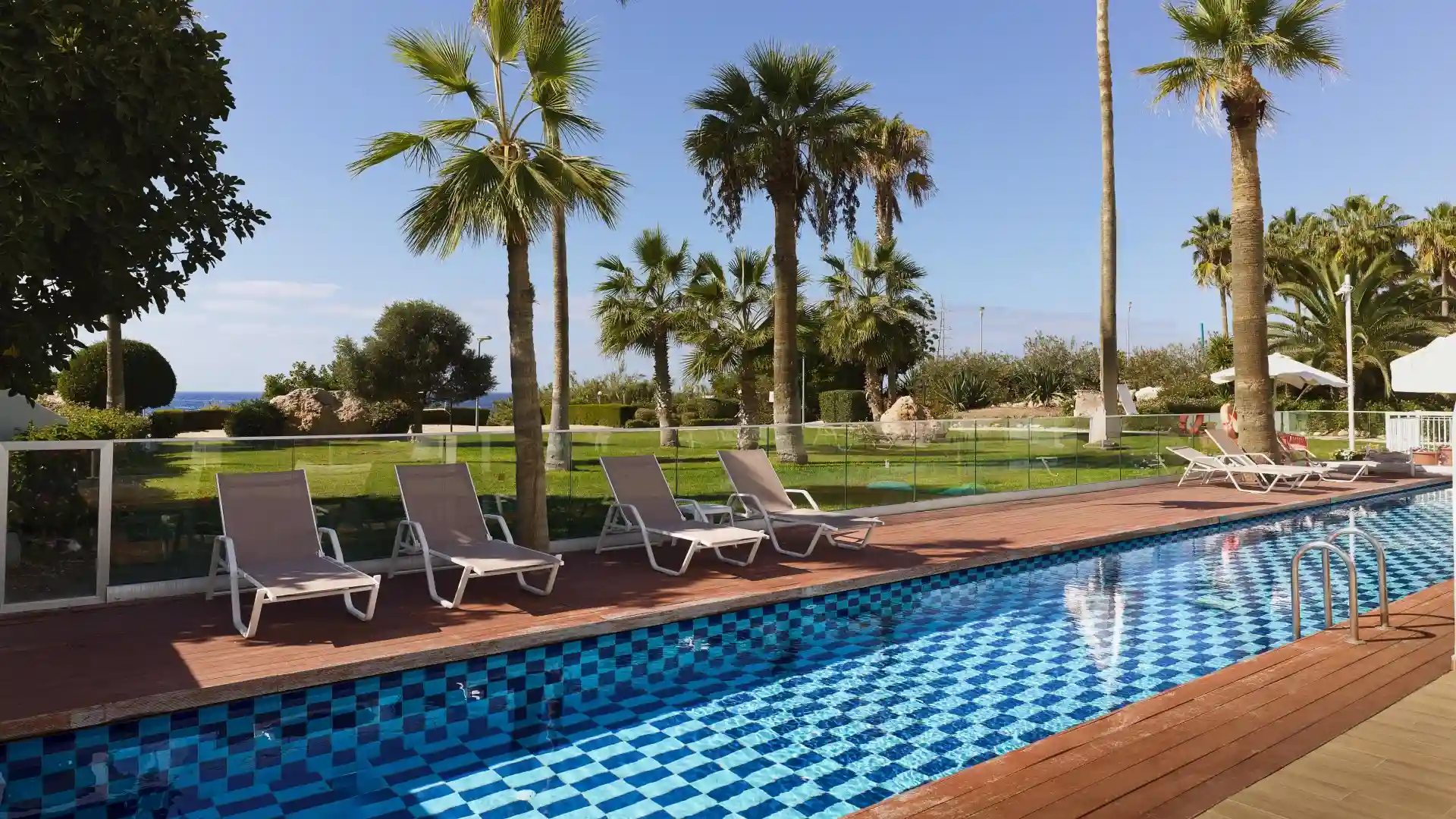 Leonardo Hotels & Resorts Mediterranean - executiveSwimUpSuite_10