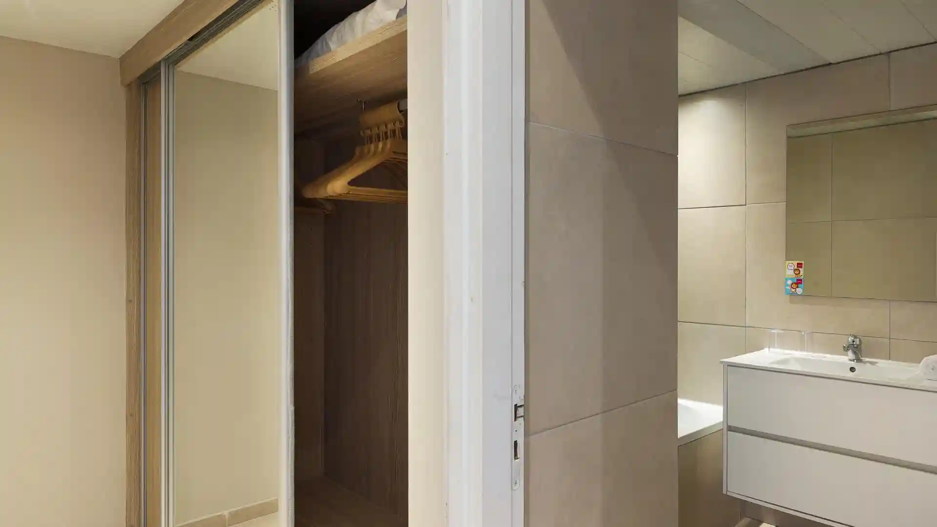 Leonardo Hotels & Resorts Mediterranean - executiveSwimUpSuite_11