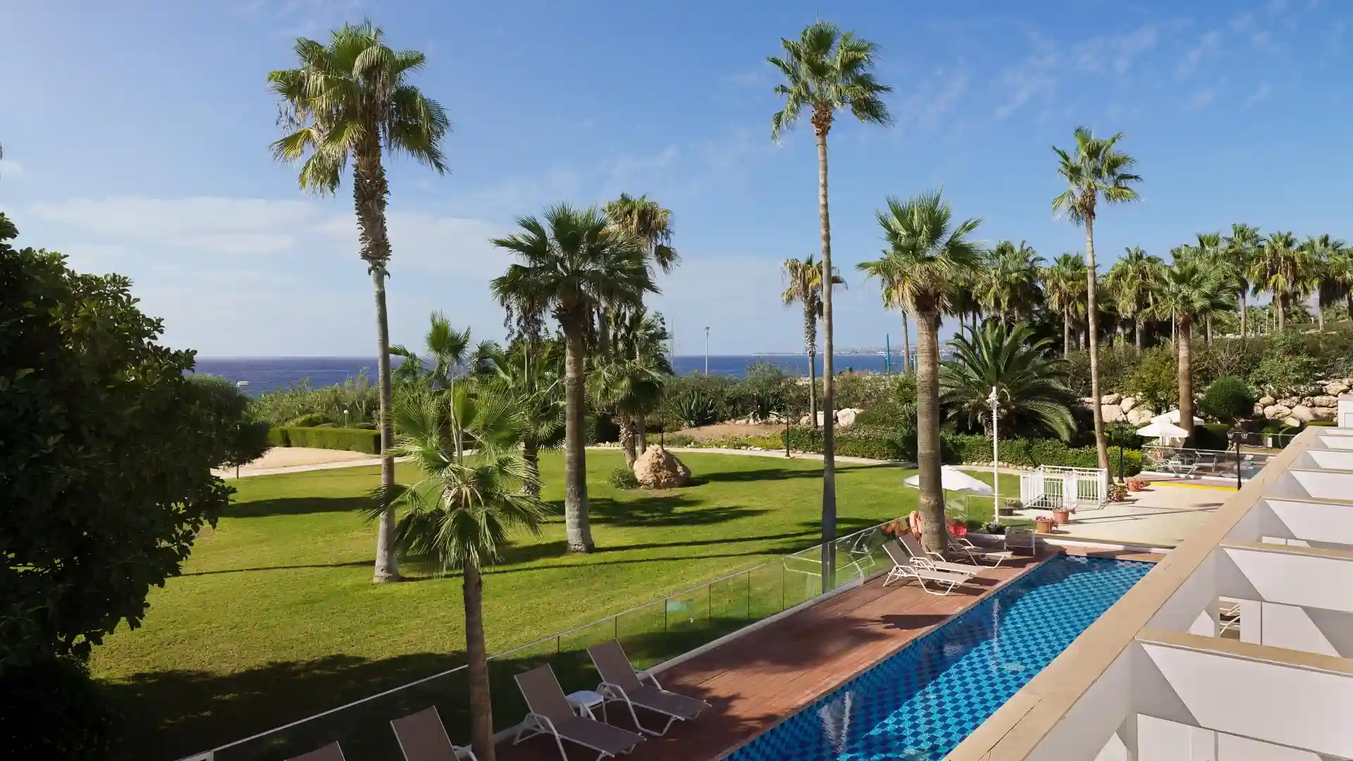 Leonardo Hotels & Resorts Mediterranean - executiveSwimUpSuite_01