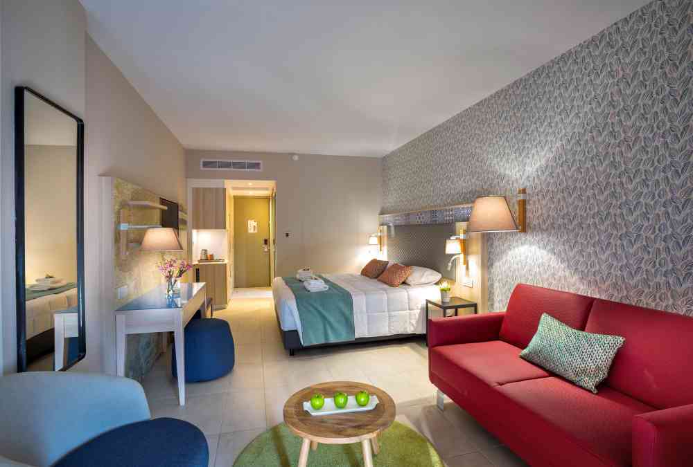 Leonardo Hotels & Resorts Mediterranean - familyPoolView_01