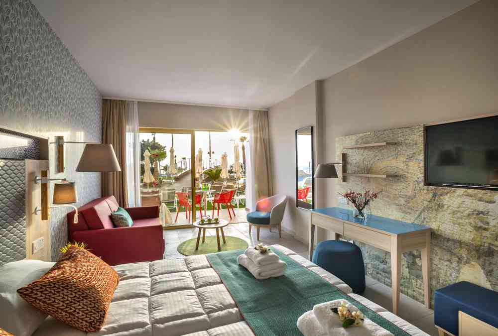 Leonardo Hotels & Resorts Mediterranean - familyPoolView_03
