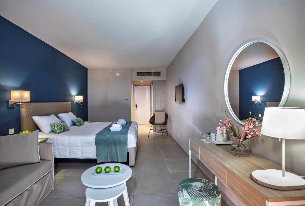 Leonardo Hotels & Resorts Mediterranean - juniorSuiteSeaView_02