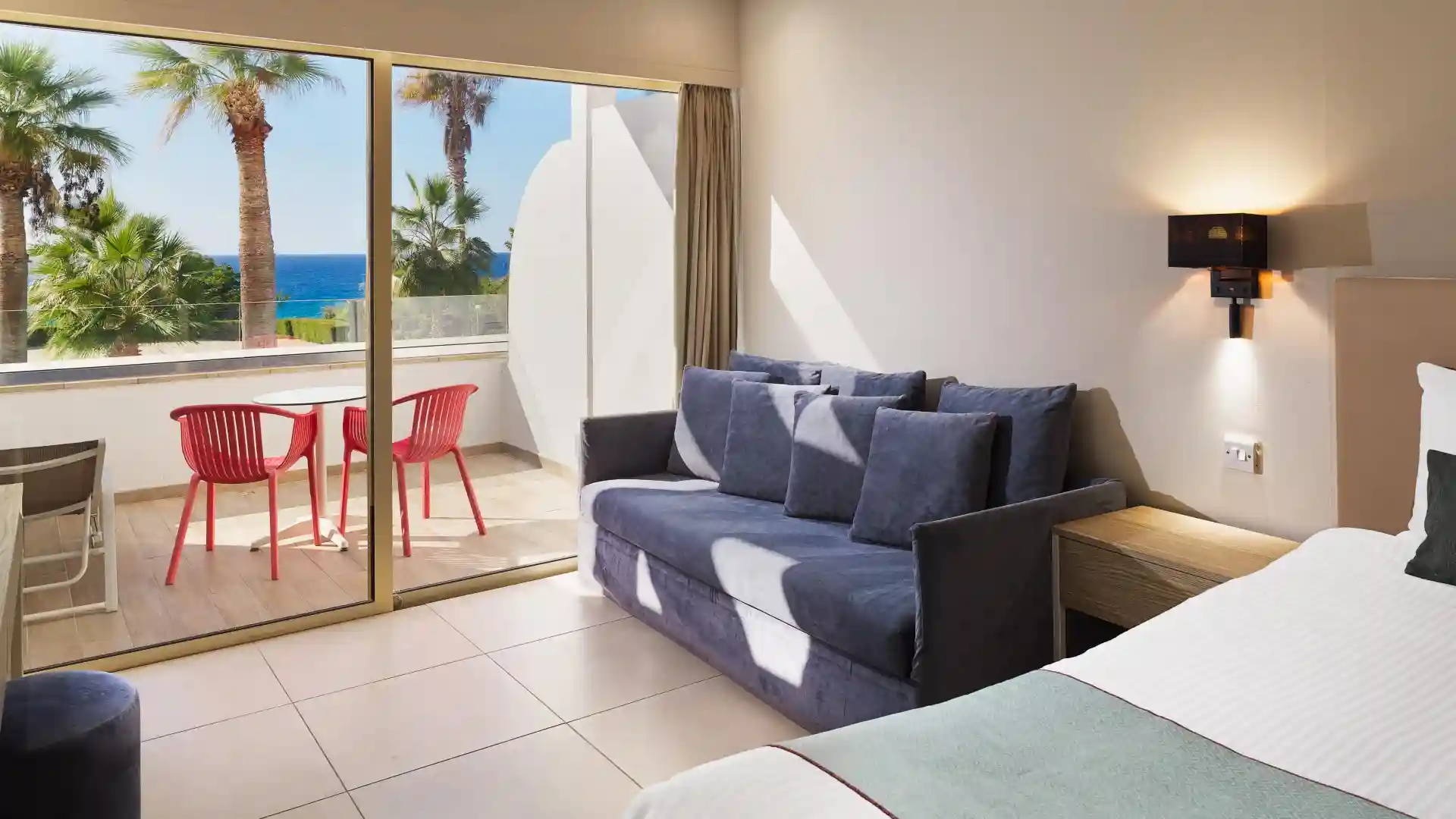 Leonardo Hotels & Resorts Mediterranean - juniorSuiteSeaView_03