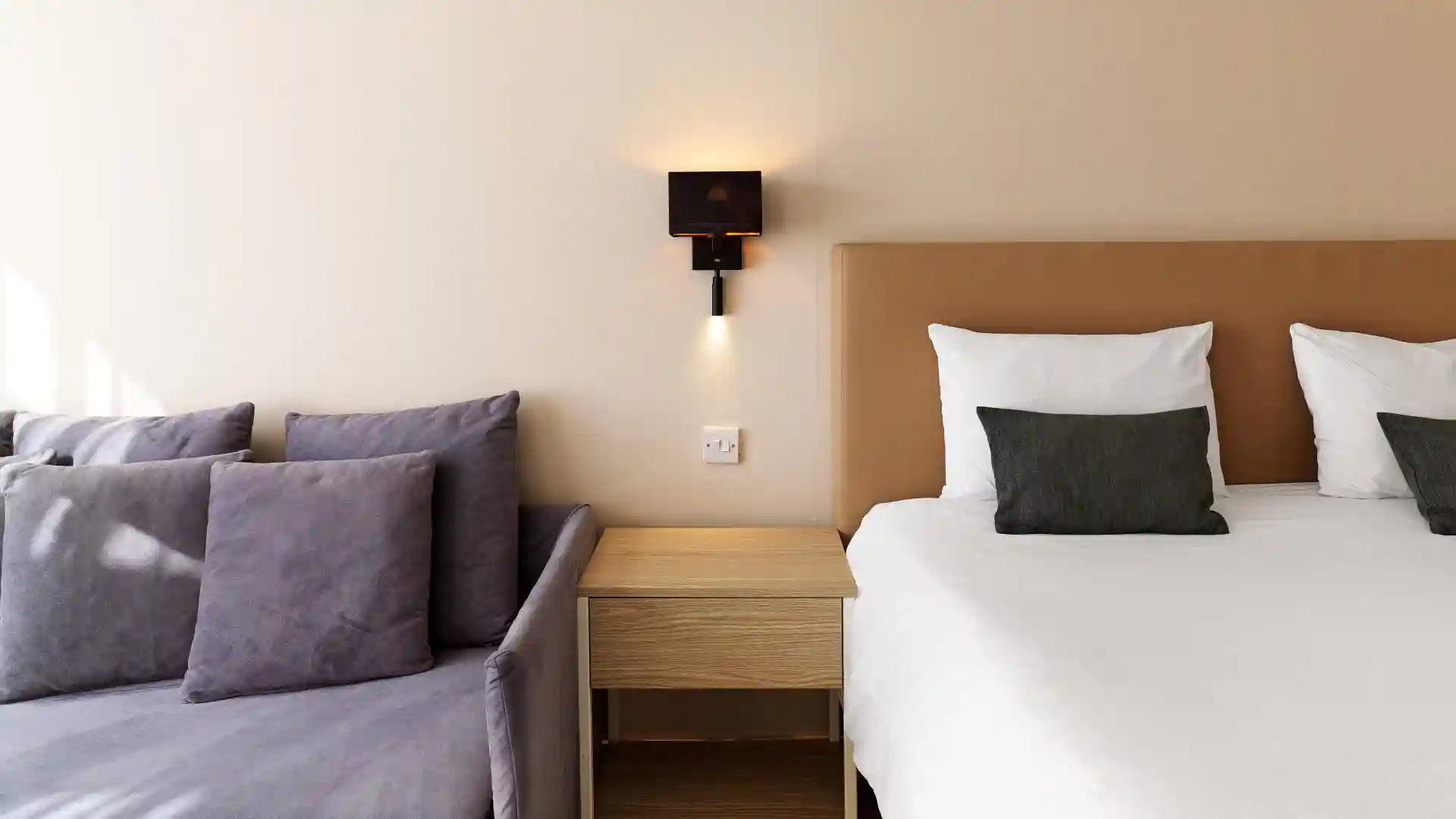 Leonardo Hotels & Resorts Mediterranean - juniorSuiteSeaView_05