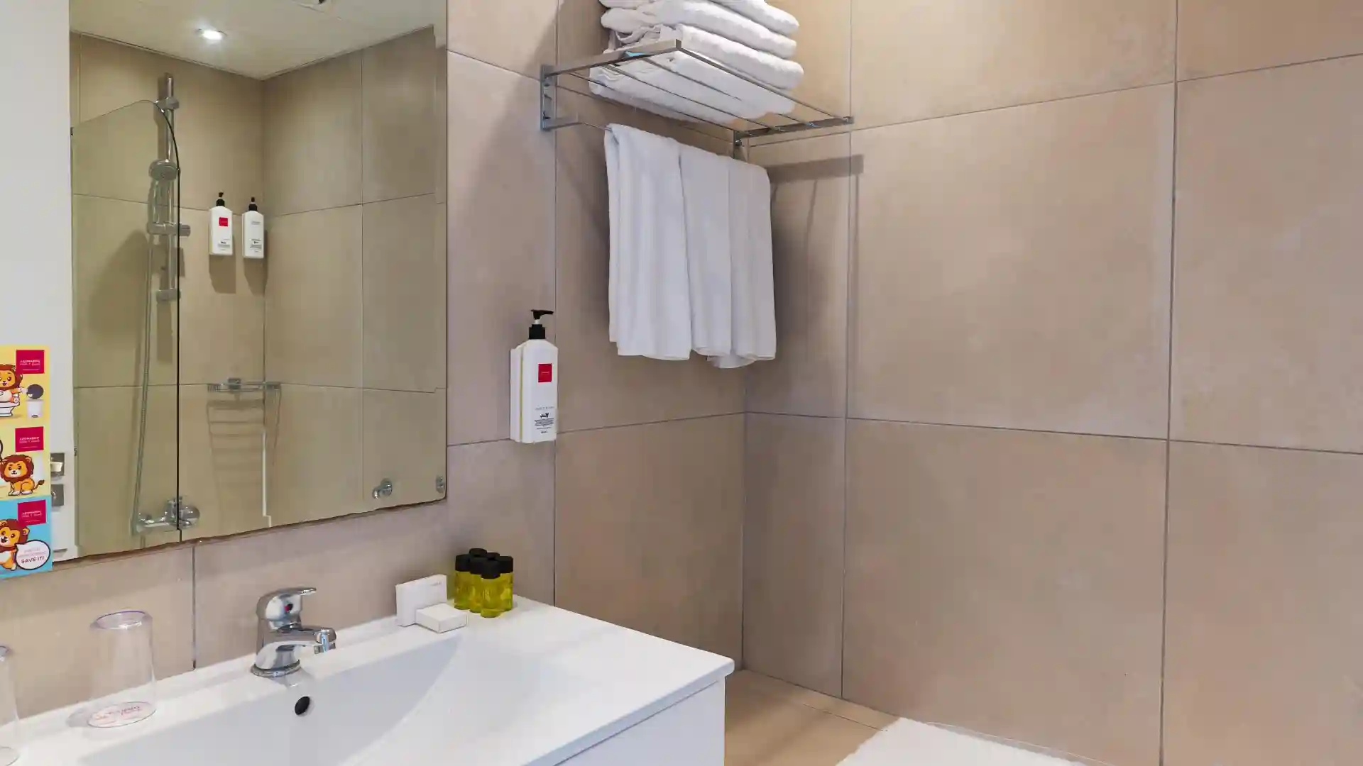 Leonardo Hotels & Resorts Mediterranean - juniorSuiteSeaView_06