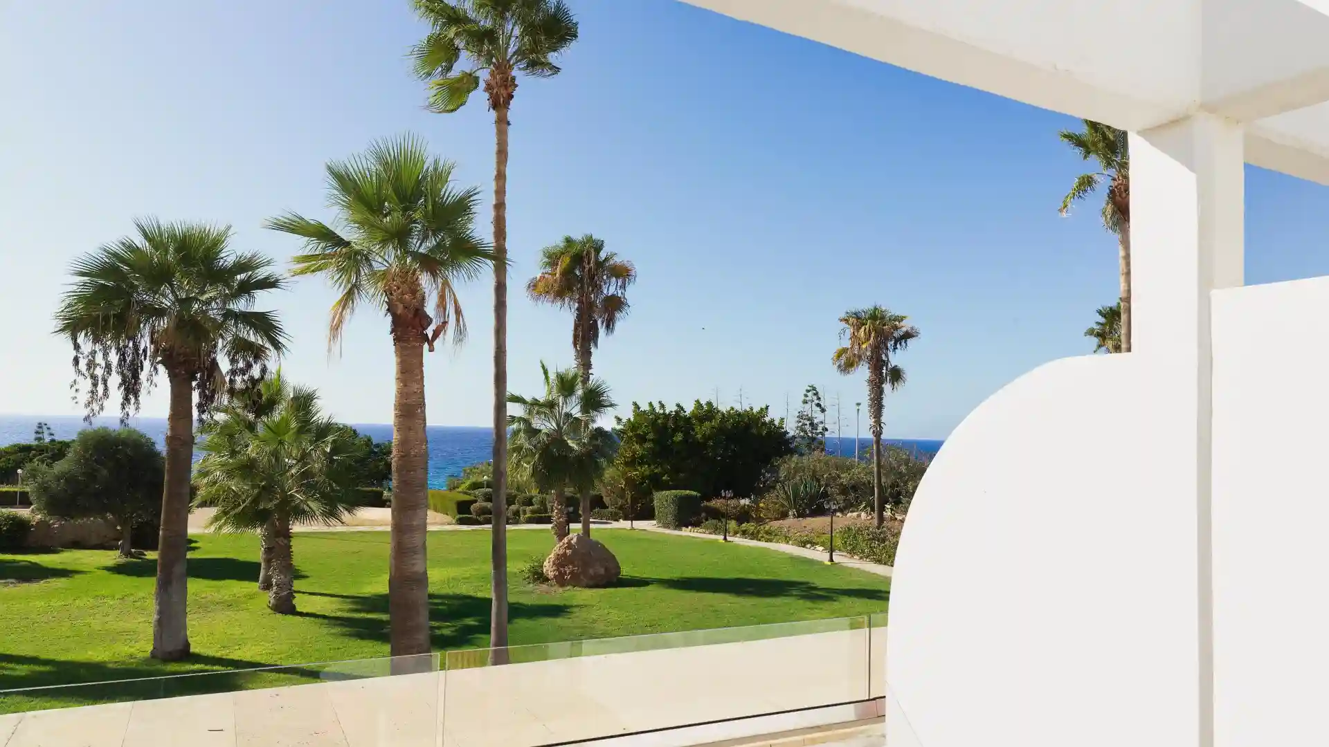 Leonardo Hotels & Resorts Mediterranean - juniorSuiteSeaView_01