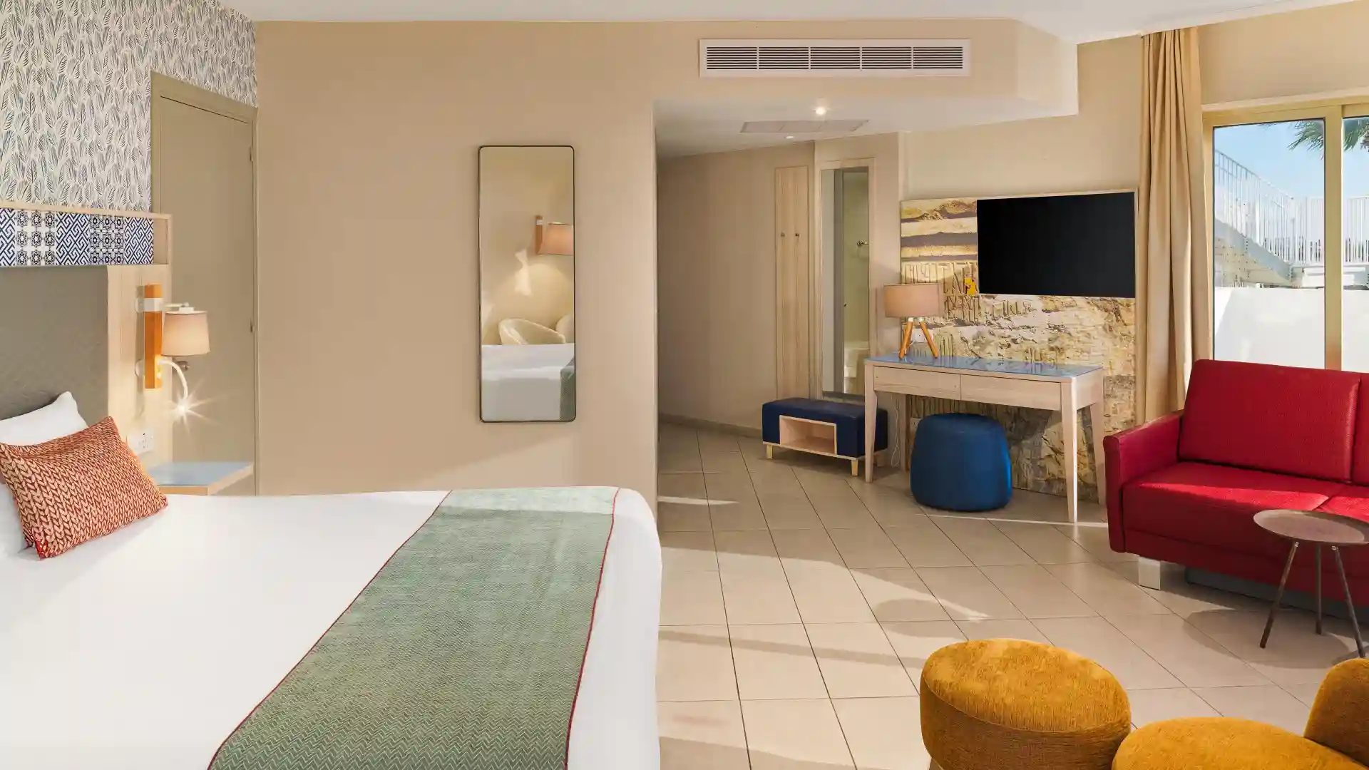 Leonardo Hotels & Resorts Mediterranean - seaViewSuite_04