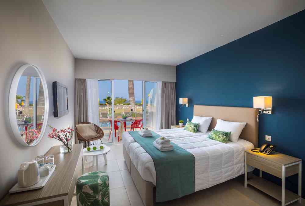 Leonardo Hotels & Resorts Mediterranean - twinDoubleSwimUpRoom_02