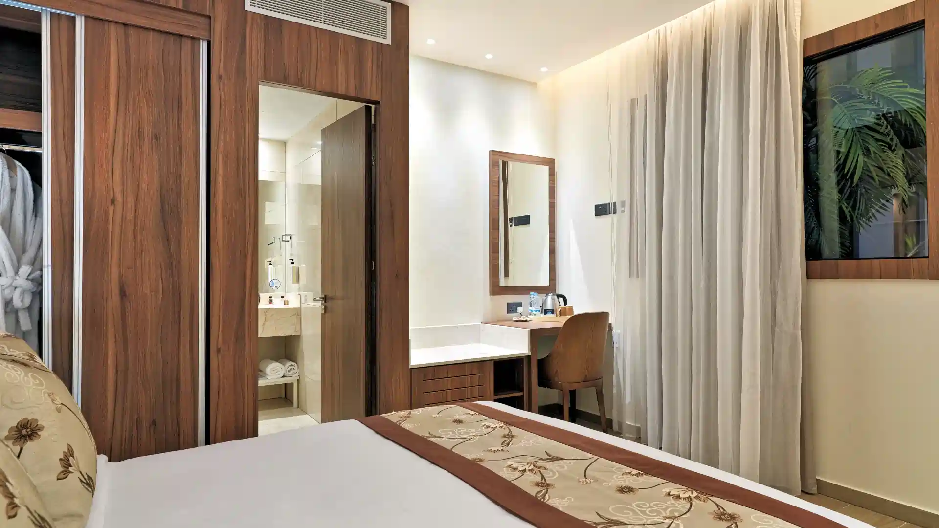 Leonardo Hotels & Resorts Mediterranean - doubleRoomWithNoBalcony_01