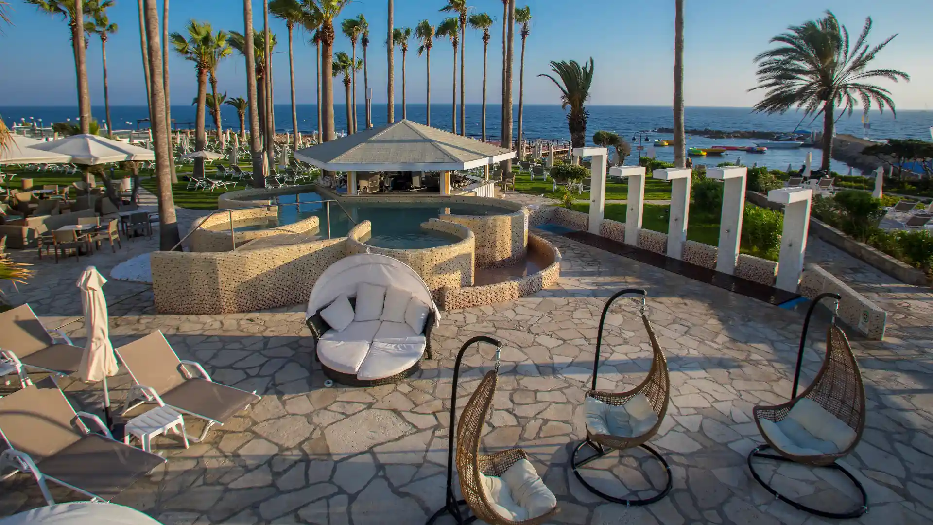 Leonardo Hotels & Resorts Mediterranean - thetisPoolBar_01