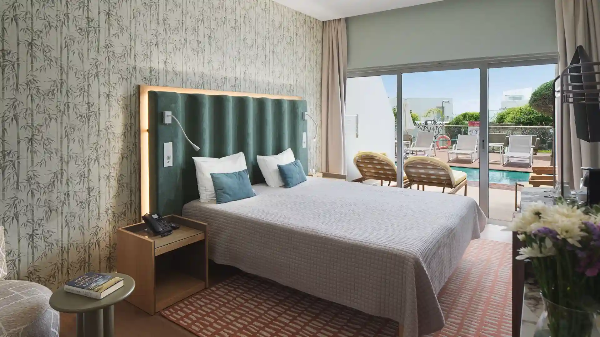 Leonardo Hotels & Resorts Mediterranean - swimUpSuperiorRoom020