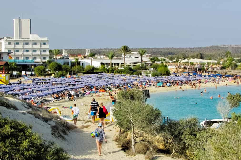 Leonardo Hotels & Resorts Mediterranean - makronissosBeach_01
